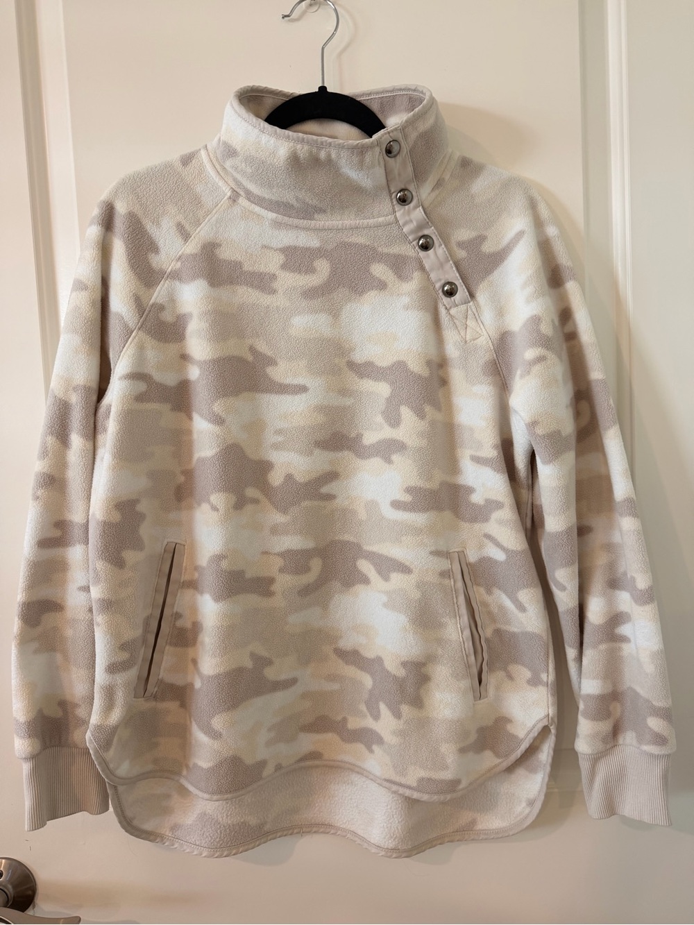 Green Tea Women’s Medium Camo Fleece Pullover Snap Mock Neck Cream Tan